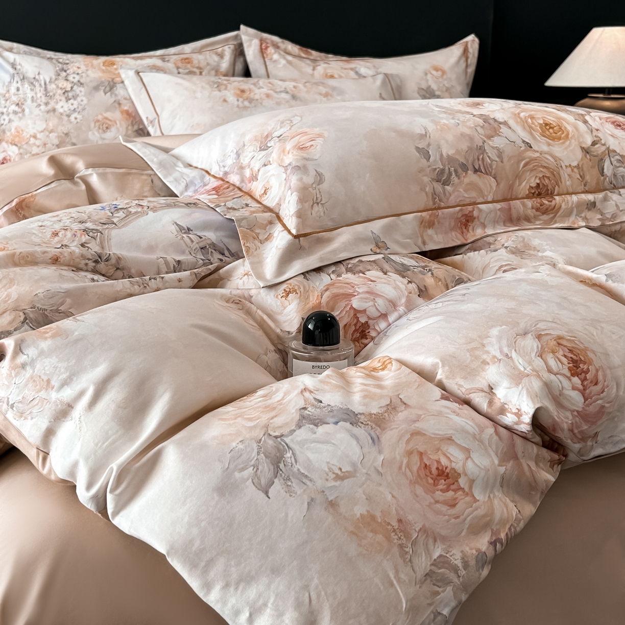 91家纺网 家纺一手货源 找家纺 启航家居 2026新款全棉纯棉数码印花四件套（控价198） 奇薇城堡桔