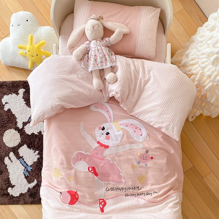 91家纺网 家纺一手货源 找家纺 宝贝优选 2026新款全棉水洗棉幼儿园学生三件套多件套 星光舞兔