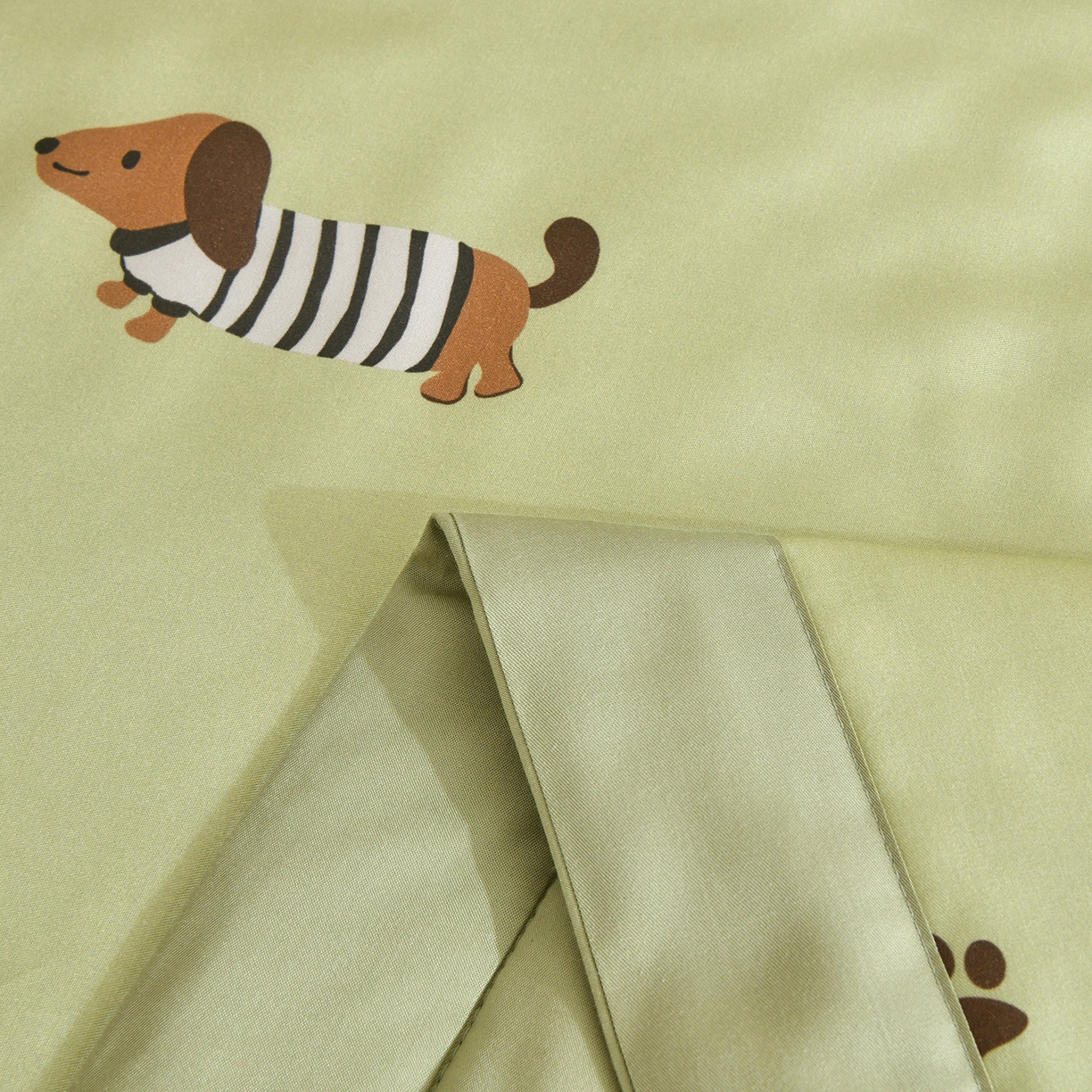 91家纺网 家纺一手货源 找家纺 金艾草 2026新款莫代尔天丝印花夏被床盖四件套三件套 香肠狗-绿色