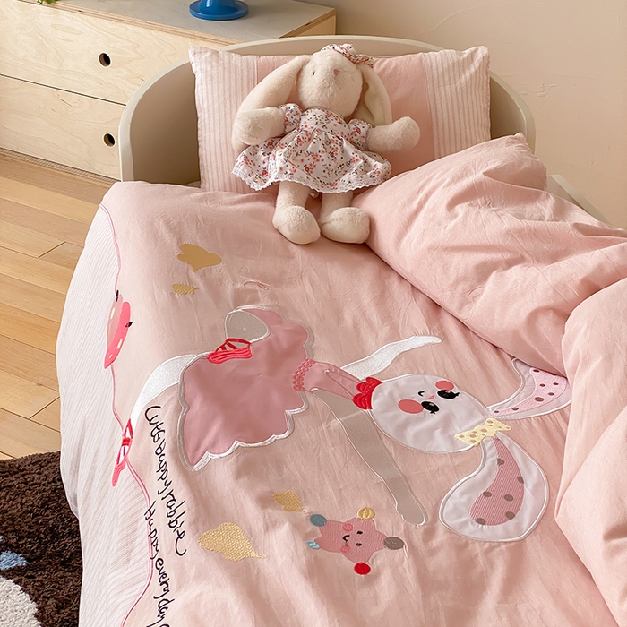 91家纺网 家纺一手货源 找家纺 宝贝优选 2026新款全棉水洗棉幼儿园学生三件套多件套 星光舞兔