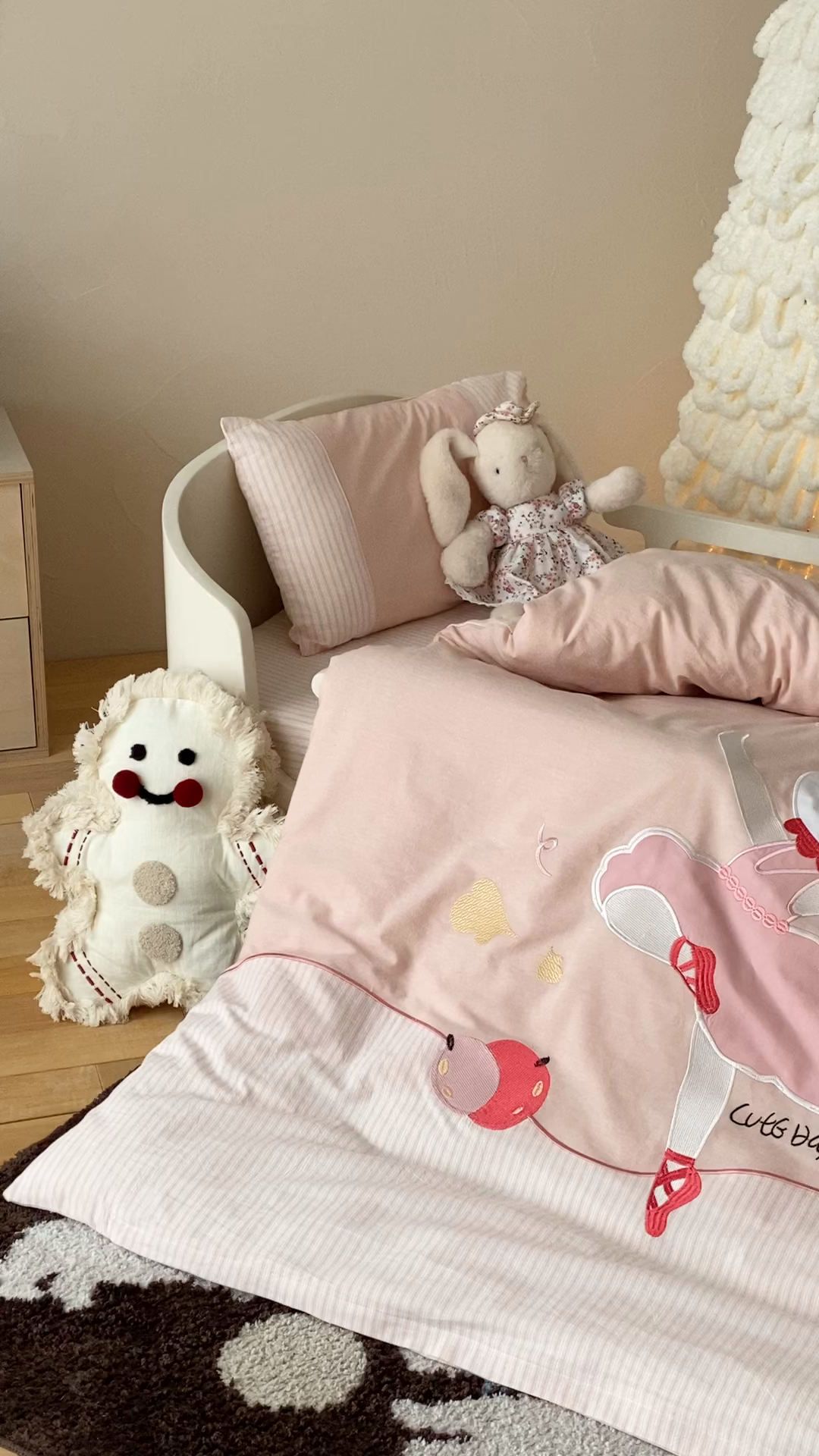 91家纺网 家纺一手货源 找家纺 宝贝优选 2026新款全棉水洗棉幼儿园学生三件套多件套 星光舞兔