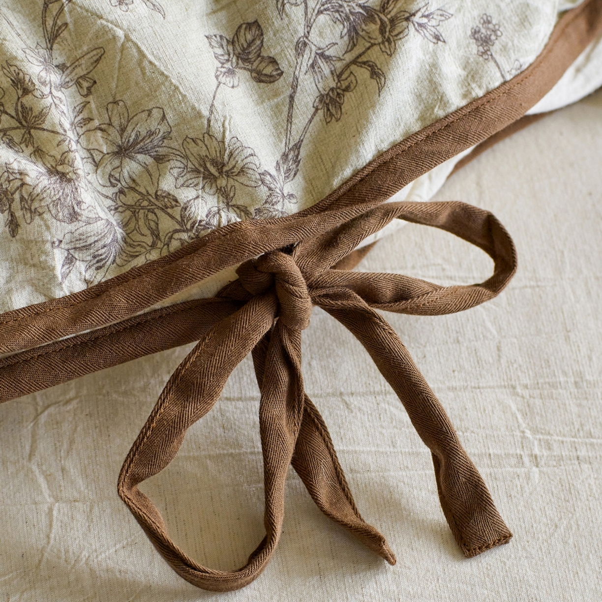 91家纺网 家纺一手货源 找家纺 由丽家纺 2026新款法式复古风棉麻绑带款四件套 剪影-绿