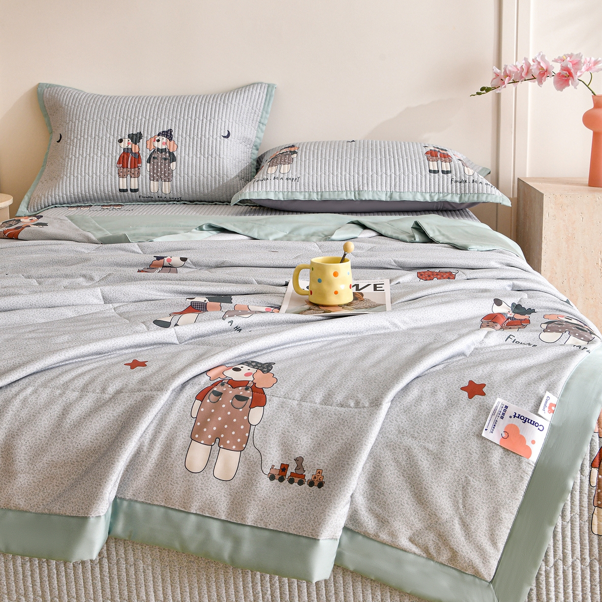 91家纺网 家纺一手货源 找家纺 金艾草 2026新款莫代尔天丝印花夏被床盖四件套三件套 熊熊-蓝