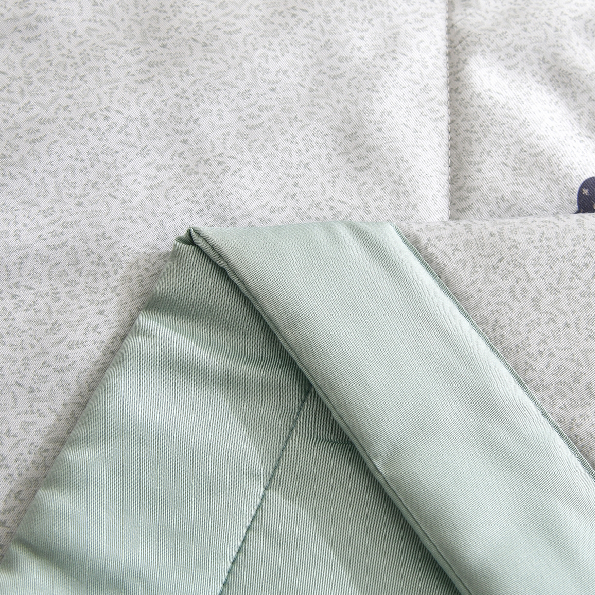 91家纺网 家纺一手货源 找家纺 金艾草 2026新款莫代尔天丝印花夏被床盖四件套三件套 熊熊-蓝