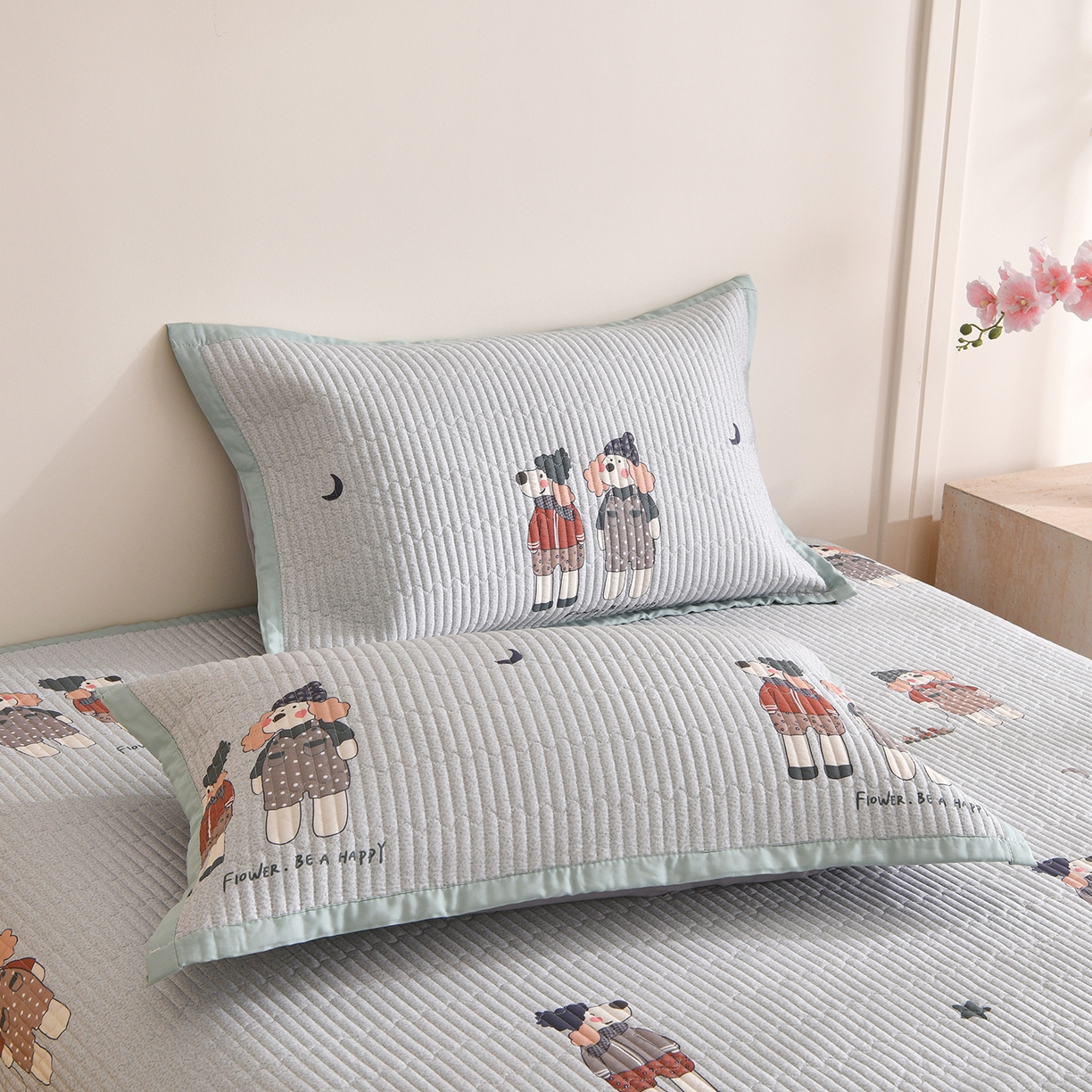 91家纺网 家纺一手货源 找家纺 金艾草 2026新款莫代尔天丝印花夏被床盖四件套三件套 熊熊-蓝