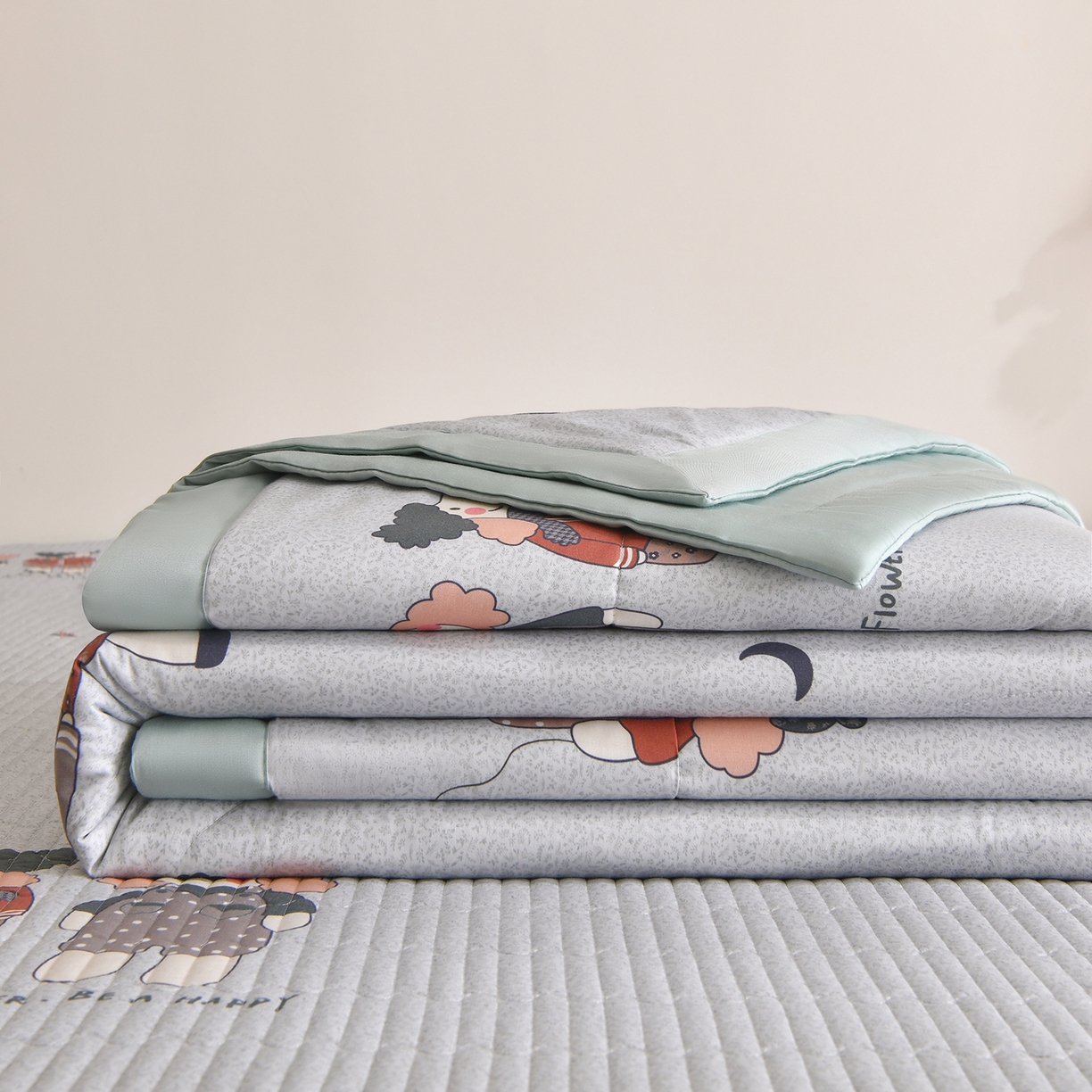 91家纺网 家纺一手货源 找家纺 金艾草 2026新款莫代尔天丝印花夏被床盖四件套三件套 熊熊-蓝