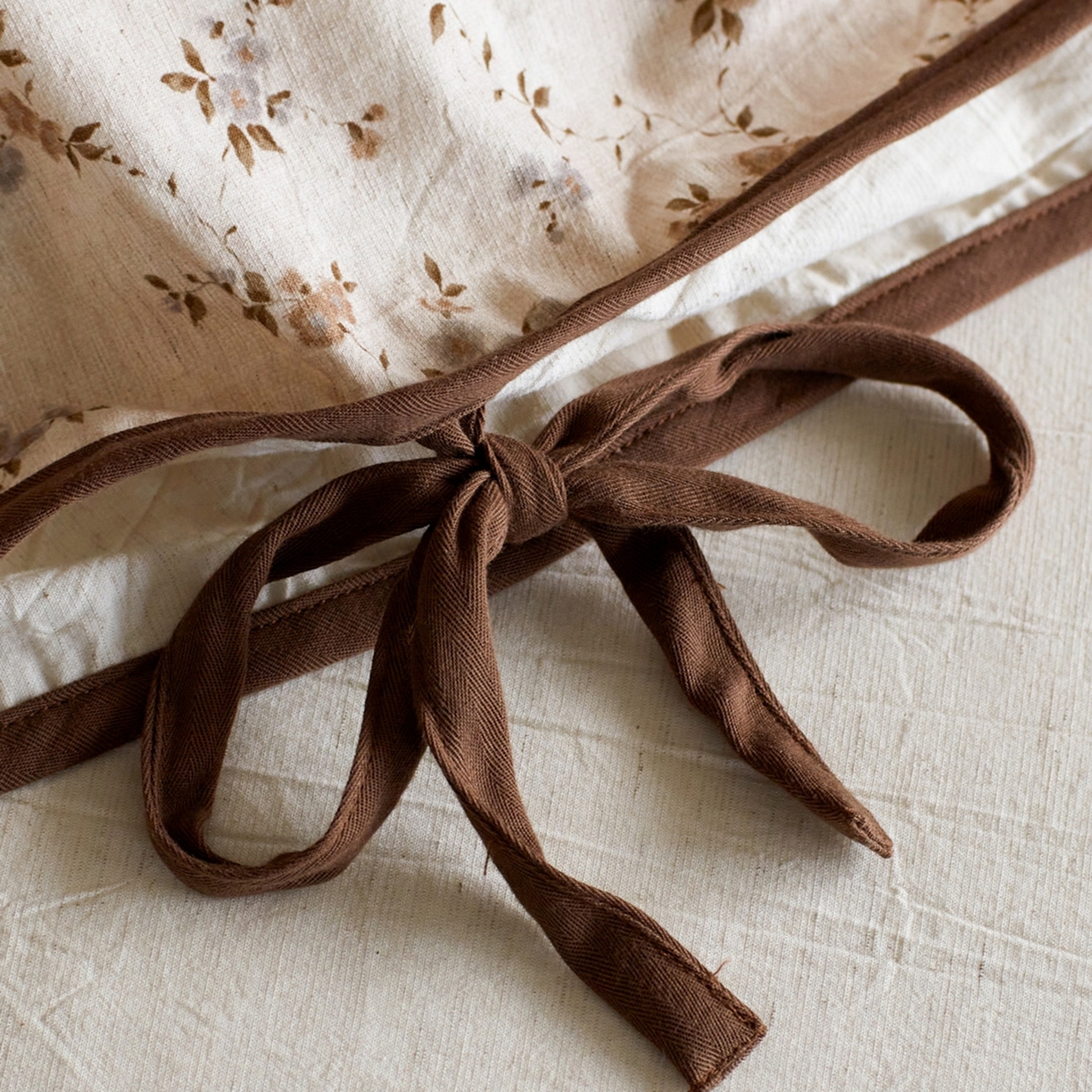 91家纺网 家纺一手货源 找家纺 由丽家纺 2026新款法式复古风棉麻绑带款四件套 绿野仙踪