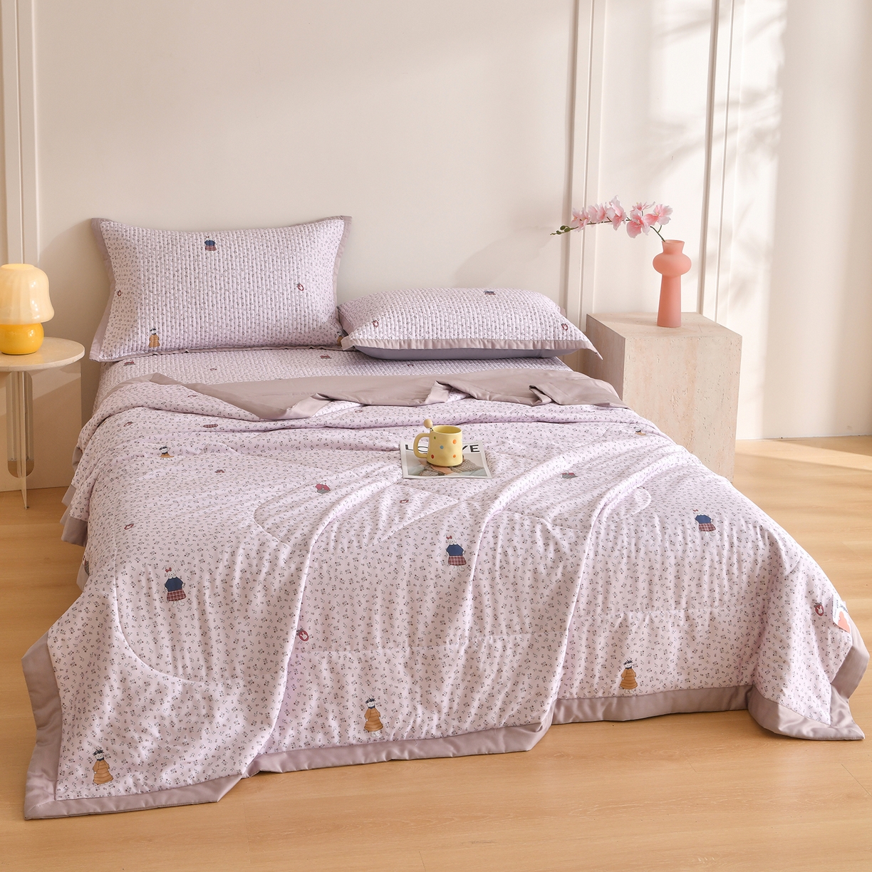 91家纺网 家纺一手货源 找家纺 金艾草 2026新款莫代尔天丝印花夏被床盖四件套三件套 伊特花园