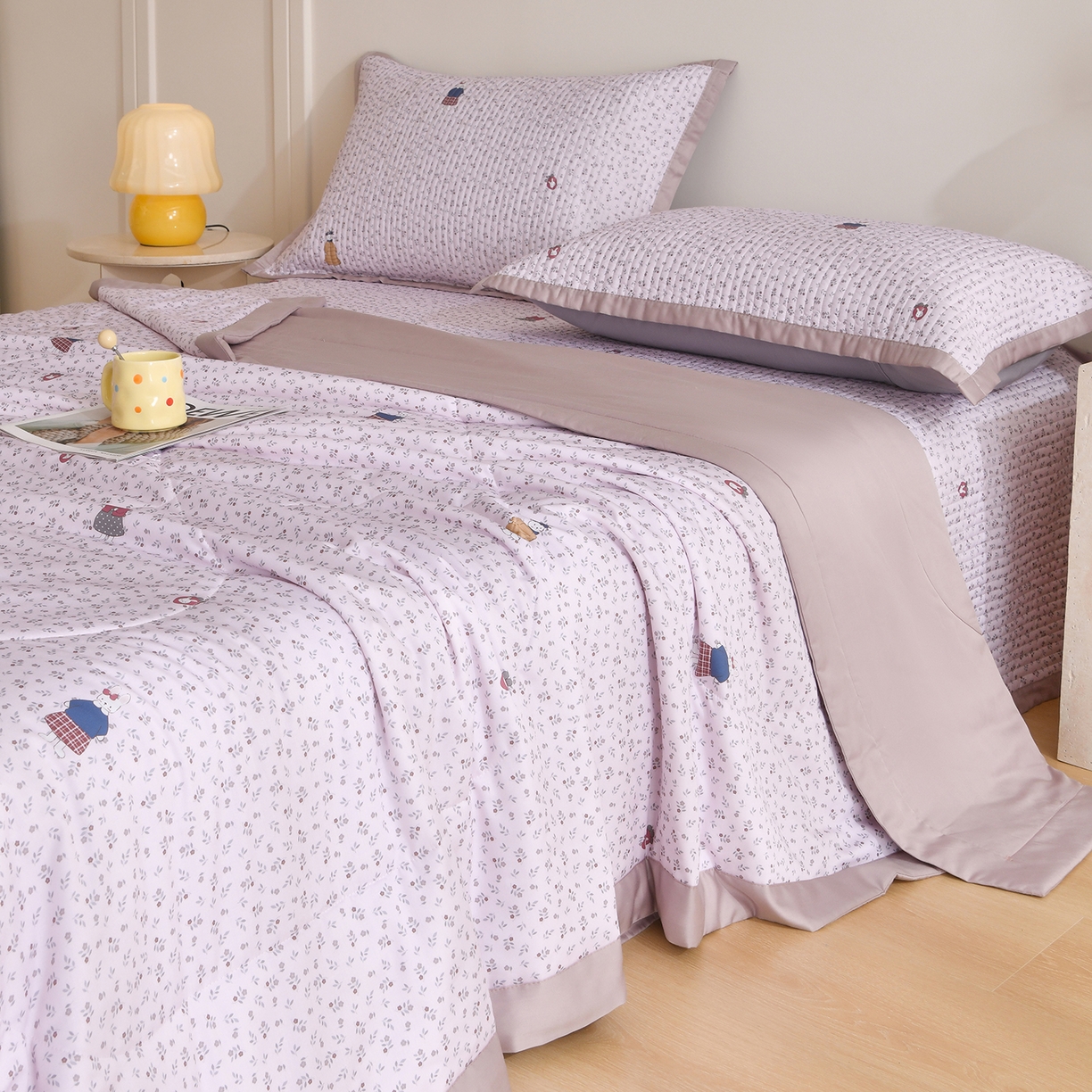 91家纺网 家纺一手货源 找家纺 金艾草 2026新款莫代尔天丝印花夏被床盖四件套三件套 伊特花园