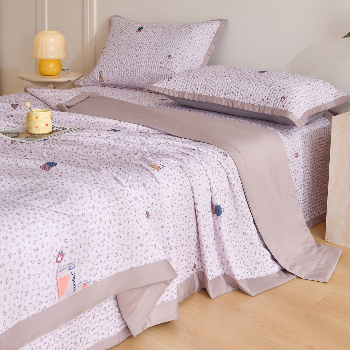 91家纺网 家纺一手货源 找家纺 金艾草 2026新款莫代尔天丝印花夏被床盖四件套三件套 伊特花园