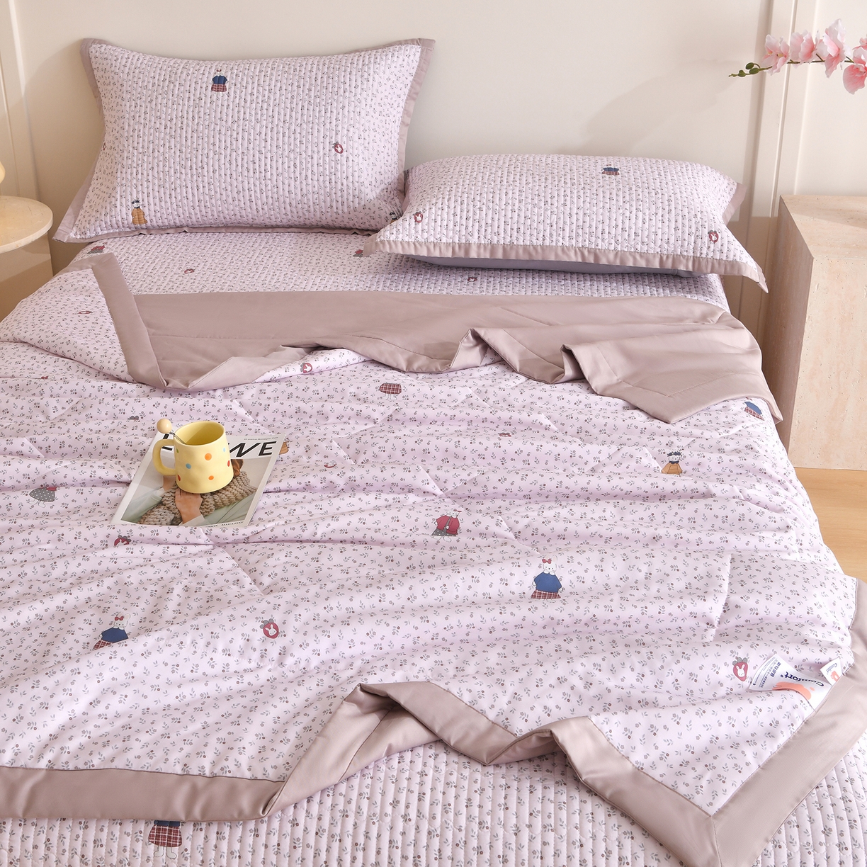 91家纺网 家纺一手货源 找家纺 金艾草 2026新款莫代尔天丝印花夏被床盖四件套三件套 伊特花园