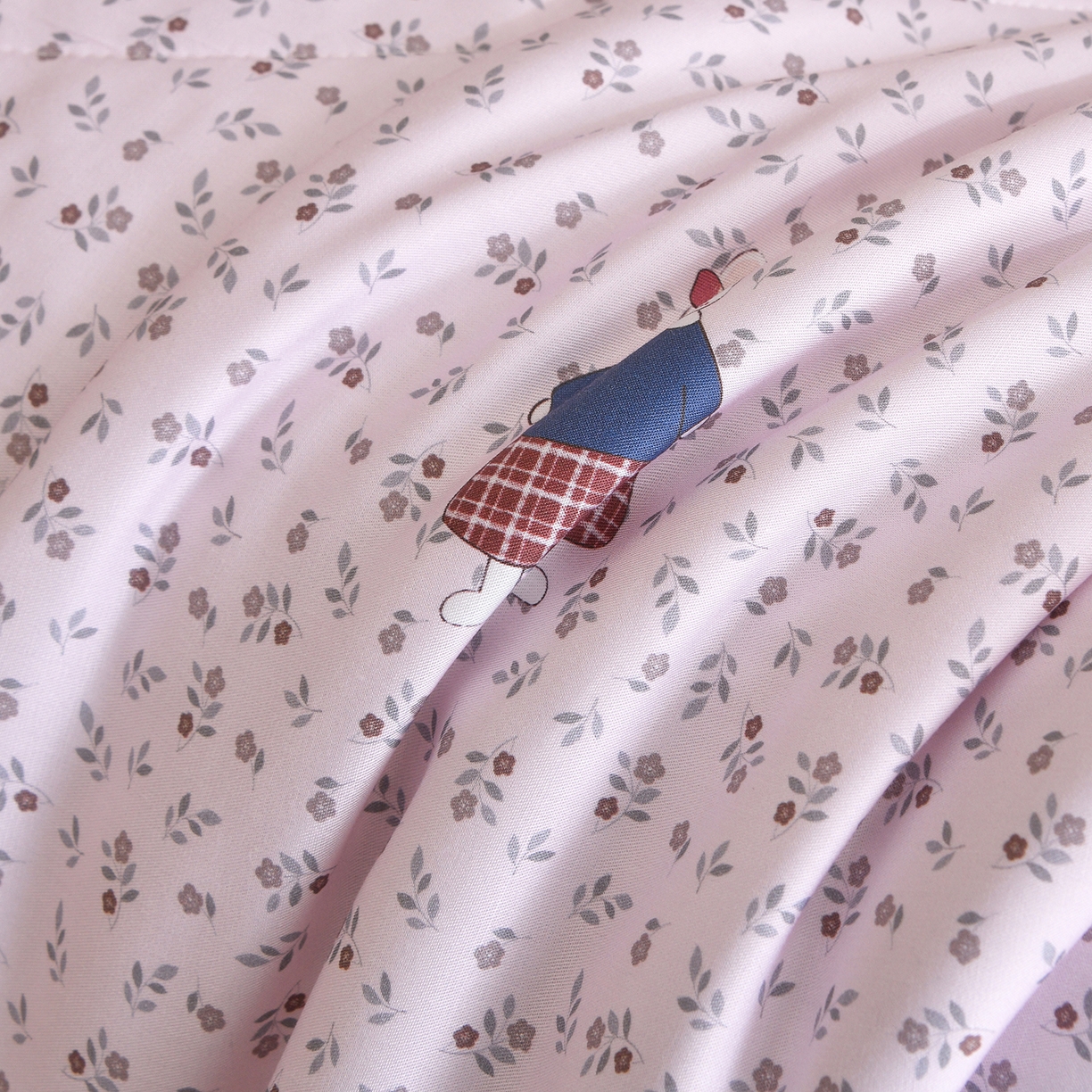 91家纺网 家纺一手货源 找家纺 金艾草 2026新款莫代尔天丝印花夏被床盖四件套三件套 伊特花园