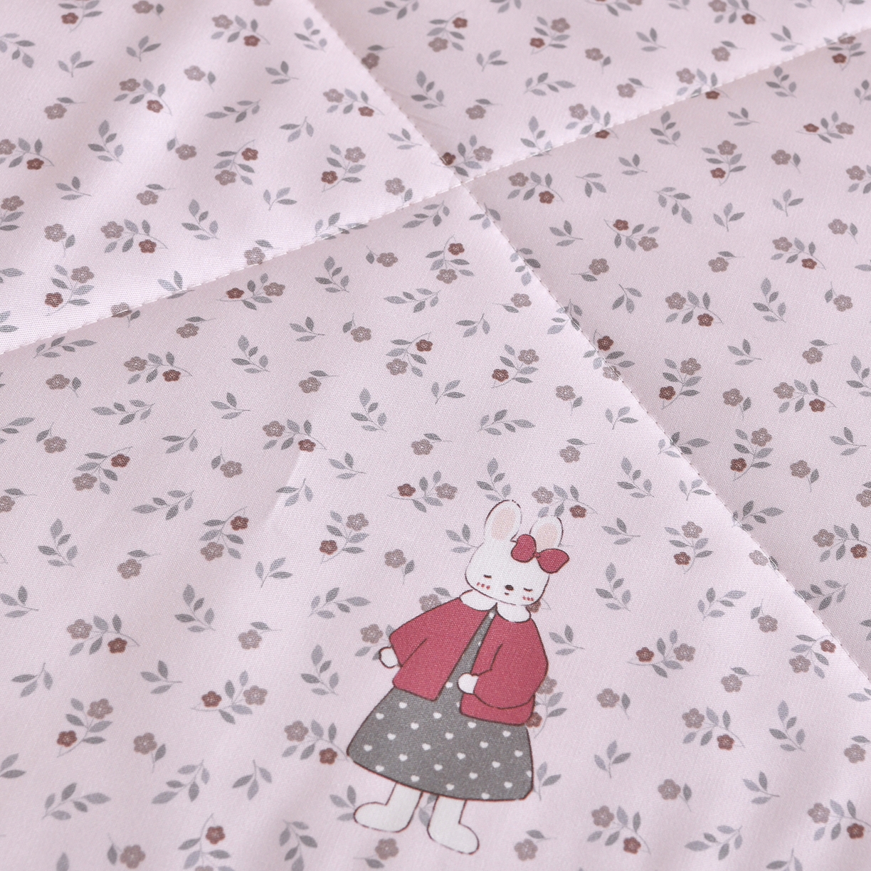 91家纺网 家纺一手货源 找家纺 金艾草 2026新款莫代尔天丝印花夏被床盖四件套三件套 伊特花园