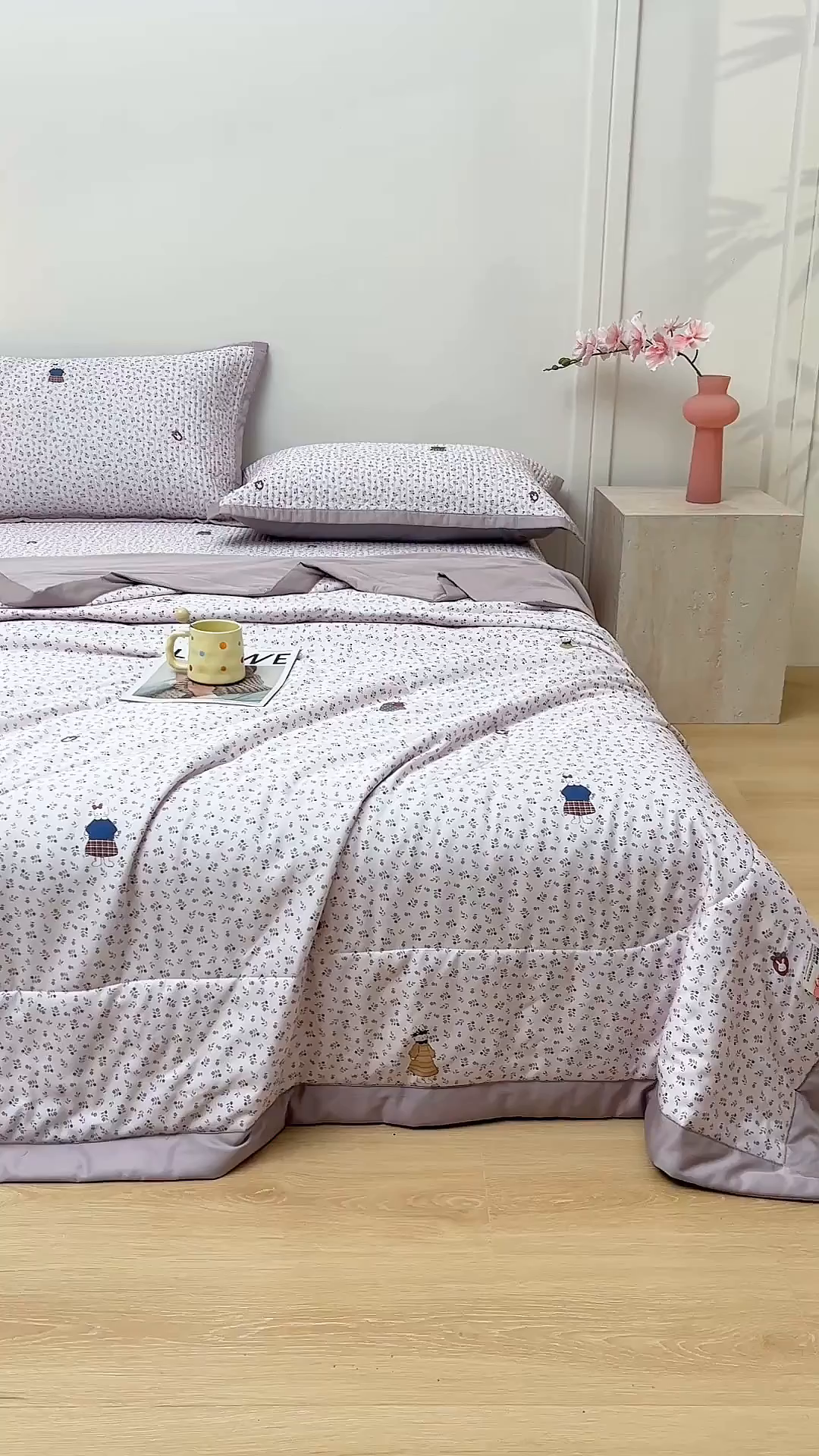 91家纺网 家纺一手货源 找家纺 金艾草 2026新款莫代尔天丝印花夏被床盖四件套三件套 伊特花园