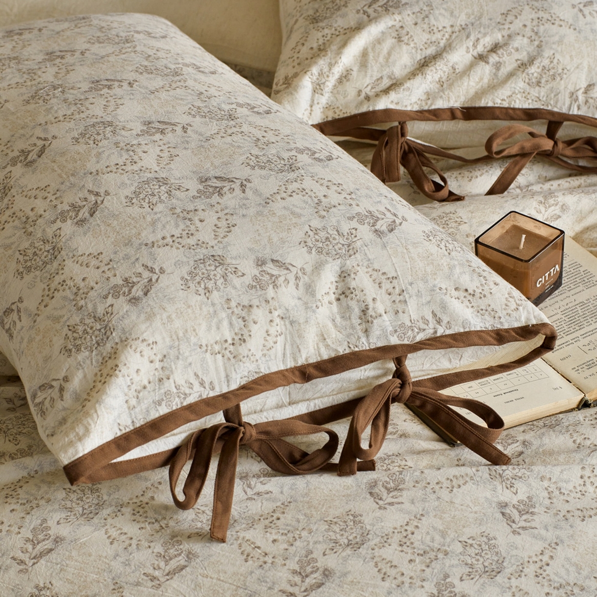 91家纺网 家纺一手货源 找家纺 由丽家纺 2026新款法式复古风棉麻绑带款四件套 千幻梦