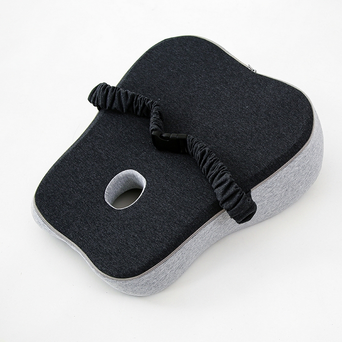 91家纺网 家纺一手货源 找家纺 仁宇枕业 2026新款枕品清凉夏季锦冰丝包裹式带洞透气护腰垫腰靠 透气护腰腰靠-黑灰色