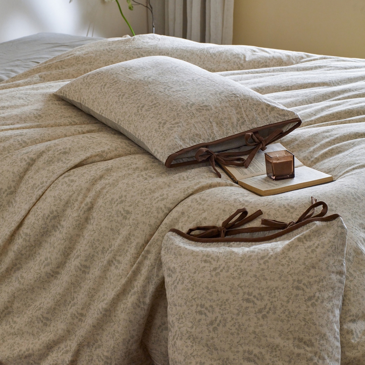 91家纺网 家纺一手货源 找家纺 由丽家纺 2026新款法式复古风棉麻绑带款四件套 秀丽春色