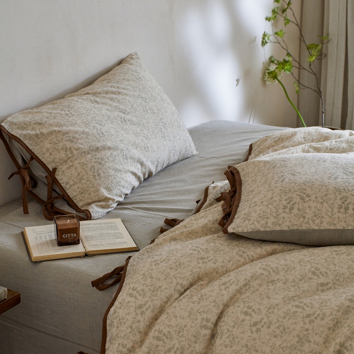 91家纺网 家纺一手货源 找家纺 由丽家纺 2026新款法式复古风棉麻绑带款四件套 秀丽春色