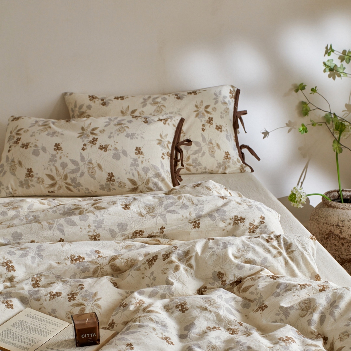 91家纺网 家纺一手货源 找家纺 由丽家纺 2026新款法式复古风棉麻绑带款四件套 雅韵锦花