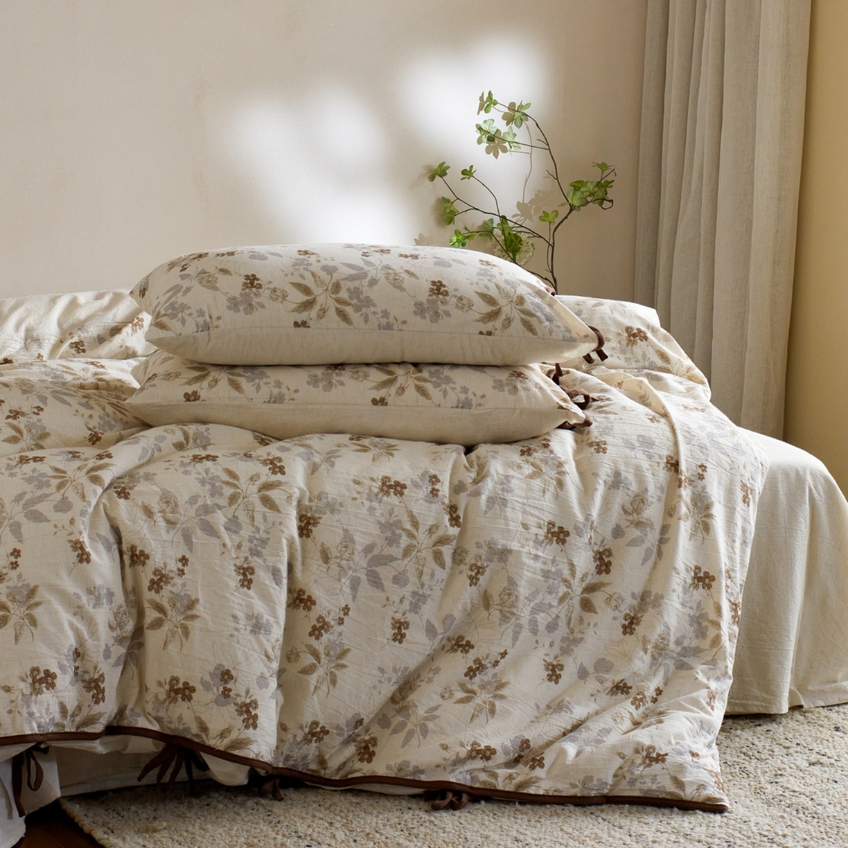 91家纺网 家纺一手货源 找家纺 由丽家纺 2026新款法式复古风棉麻绑带款四件套 雅韵锦花