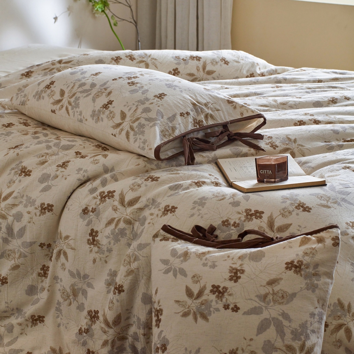 91家纺网 家纺一手货源 找家纺 由丽家纺 2026新款法式复古风棉麻绑带款四件套 雅韵锦花