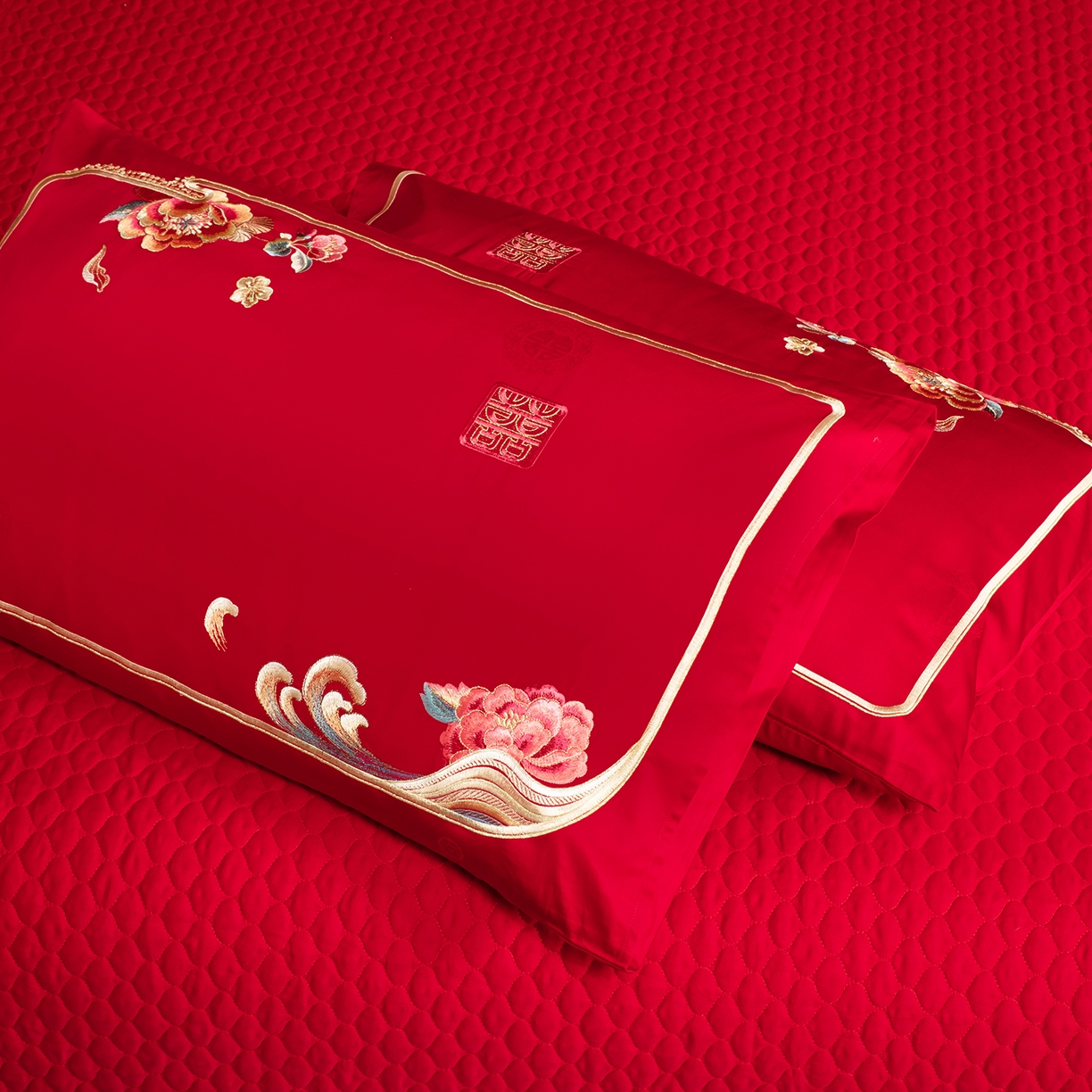 91家纺网 家纺一手货源 找家纺 柏拉图 2026新款长绒棉纯棉贡缎全工艺刺绣婚庆四件套多件套 百年龙凤