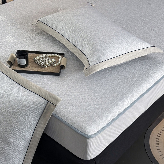 91家纺网 家纺一手货源 找家纺 绒艺席业 2026年新款立体浮雕工艺正宗凉感豆豆席凉席席子-床笠款 豆豆彩蝶-浅灰色