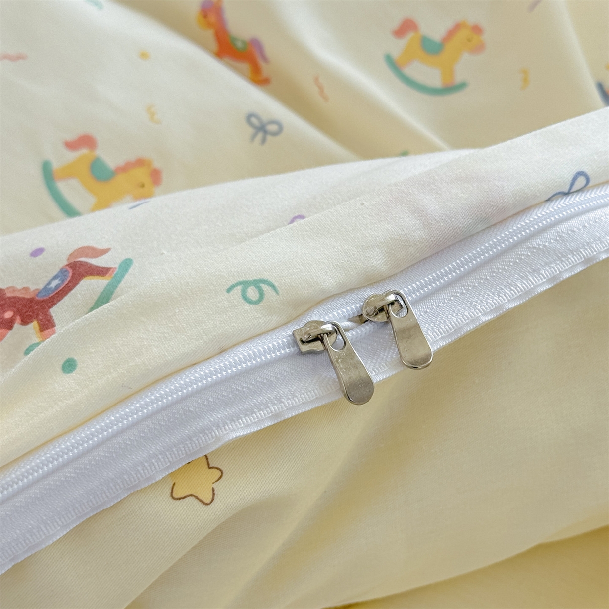 91家纺网 家纺一手货源 找家纺 优眠坊 2026春夏新款全棉印花四件套单品系列-单被套（预留缩水率） 彩虹木马-单被套