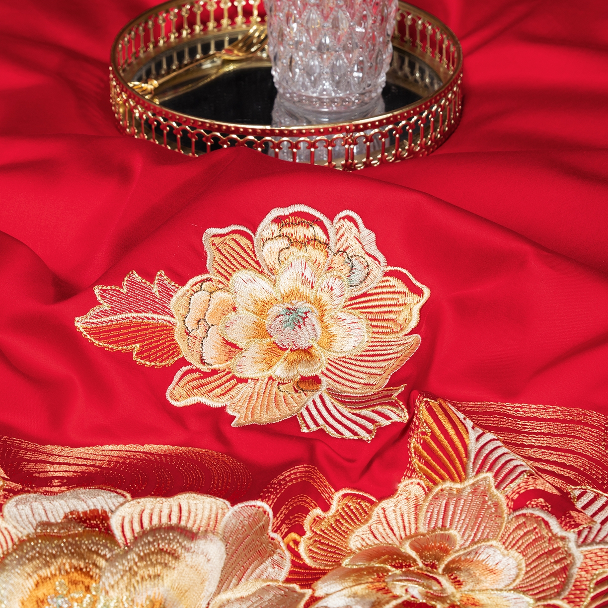 91家纺网 家纺一手货源 找家纺 柏拉图 2026新款长绒棉纯棉贡缎全工艺刺绣婚庆四件套多件套 情意绵绵