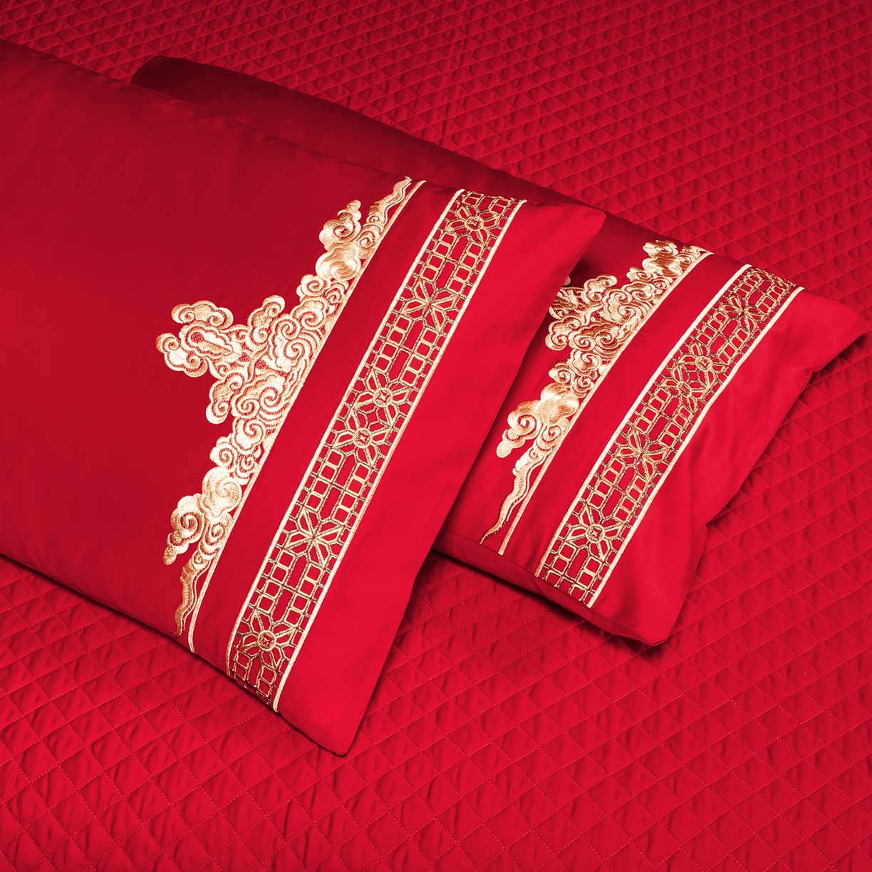 91家纺网 家纺一手货源 找家纺 柏拉图 2026新款长绒棉纯棉贡缎全工艺刺绣婚庆四件套多件套 情意绵绵