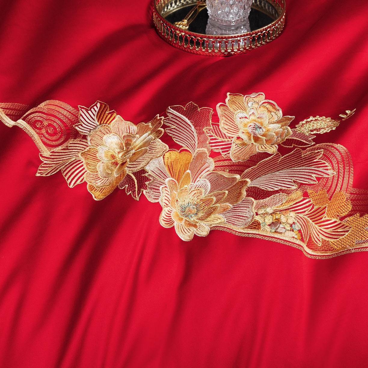 91家纺网 家纺一手货源 找家纺 柏拉图 2026新款长绒棉纯棉贡缎全工艺刺绣婚庆四件套多件套 情意绵绵