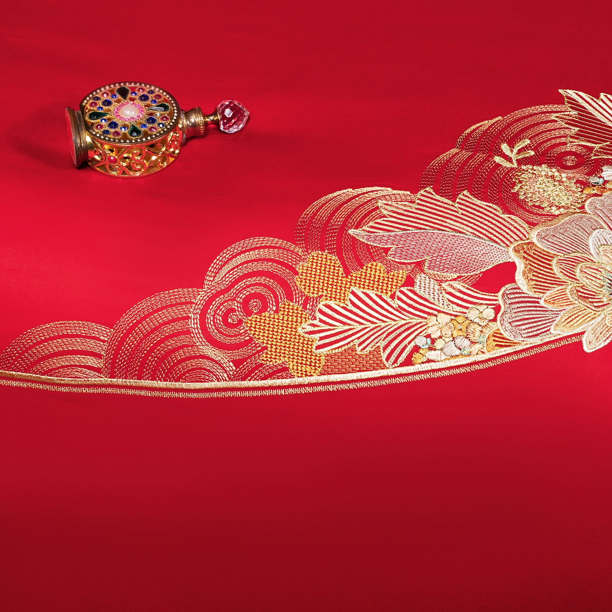 91家纺网 家纺一手货源 找家纺 柏拉图 2026新款长绒棉纯棉贡缎全工艺刺绣婚庆四件套多件套 情意绵绵