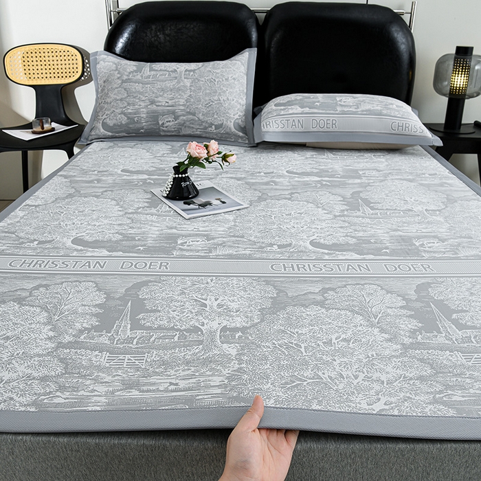 91家纺网 家纺一手货源 找家纺 锦逸家居 2026新款真PE聚乙烯高分子冰丝凉感凉席 林间秘境-灰