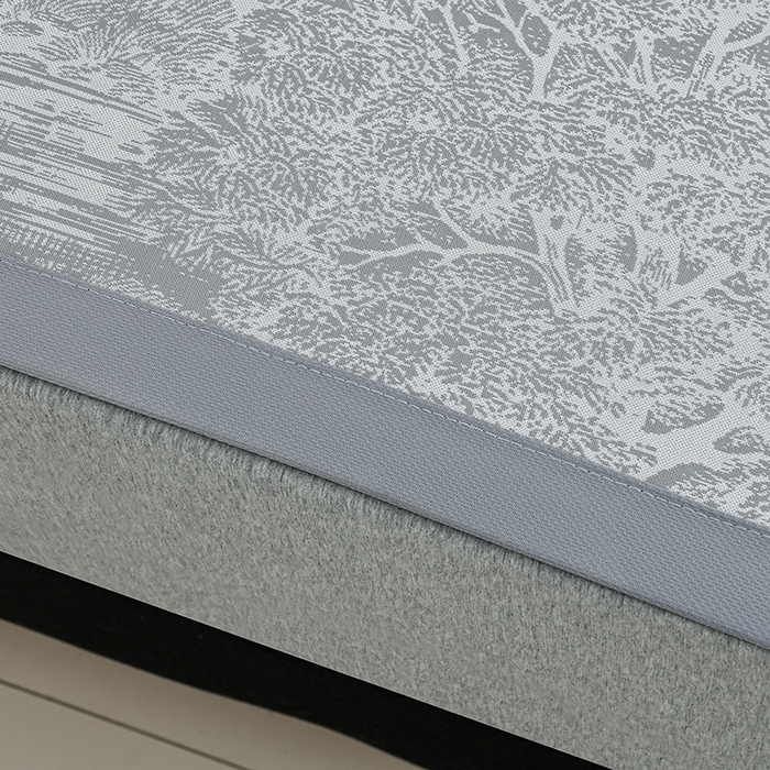 91家纺网 家纺一手货源 找家纺 锦逸家居 2026新款真PE聚乙烯高分子冰丝凉感凉席 林间秘境-灰