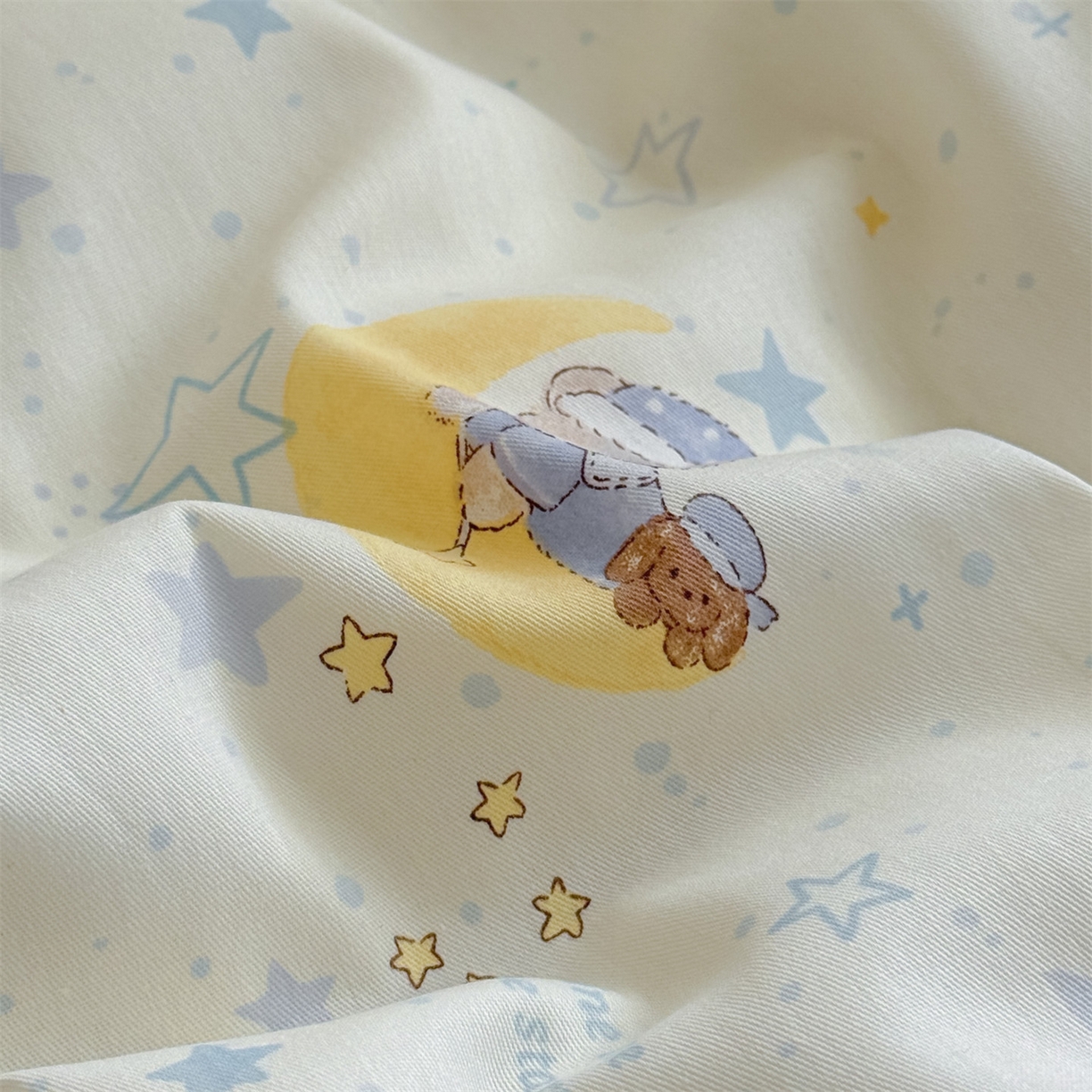 91家纺网 家纺一手货源 找家纺 优眠坊 2026春夏新款全棉印花四件套单品系列-单被套（预留缩水率） 酣睡熊-单被套