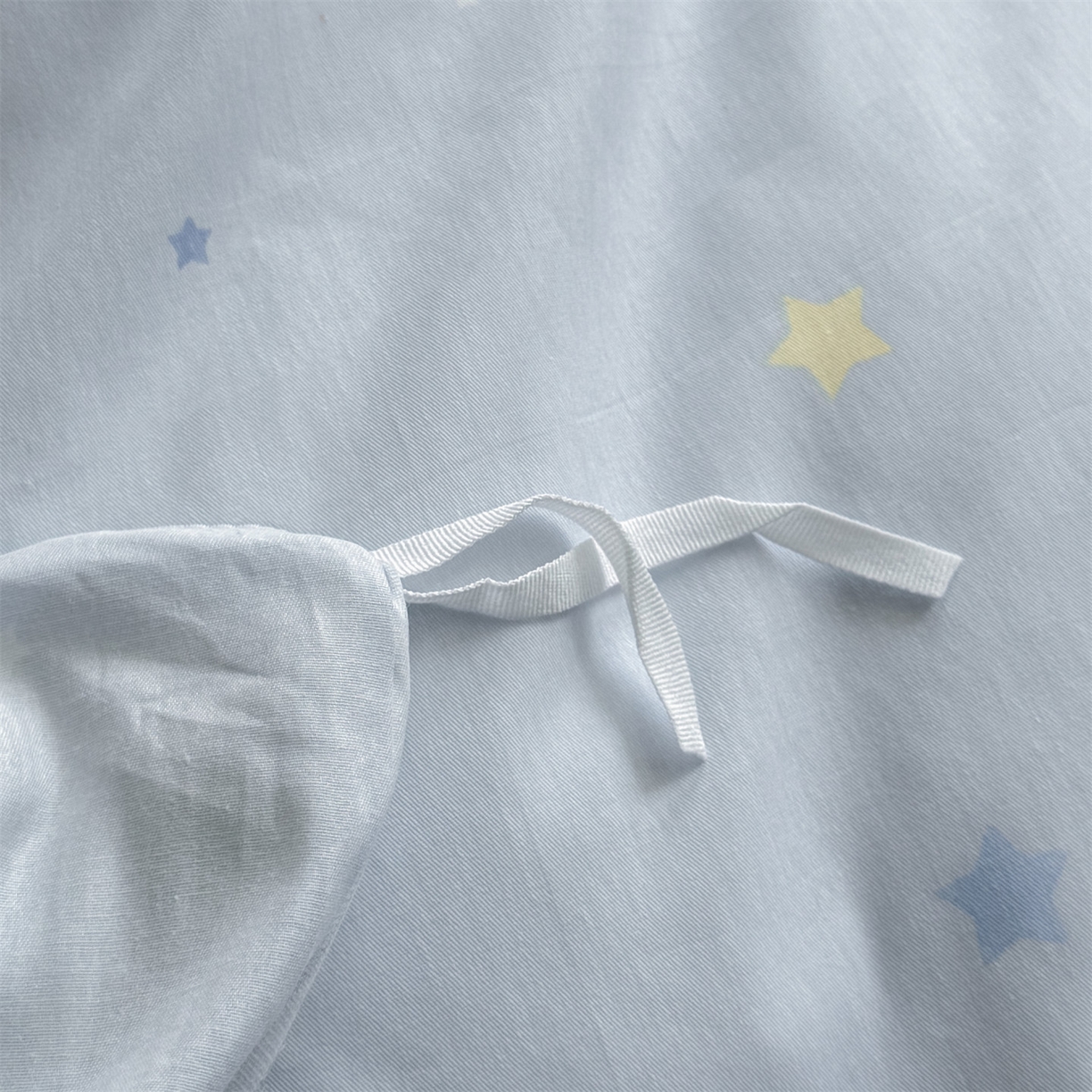 91家纺网 家纺一手货源 找家纺 优眠坊 2026春夏新款全棉印花四件套单品系列-单被套（预留缩水率） 酣睡熊-单被套