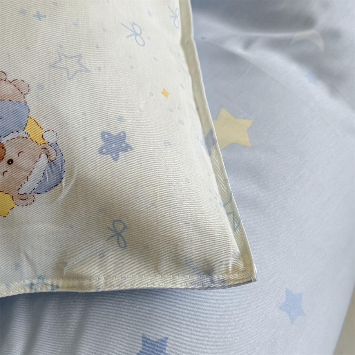 91家纺网 家纺一手货源 找家纺 优眠坊 2026春夏新款全棉印花四件套单品系列-单被套（预留缩水率） 酣睡熊-单被套