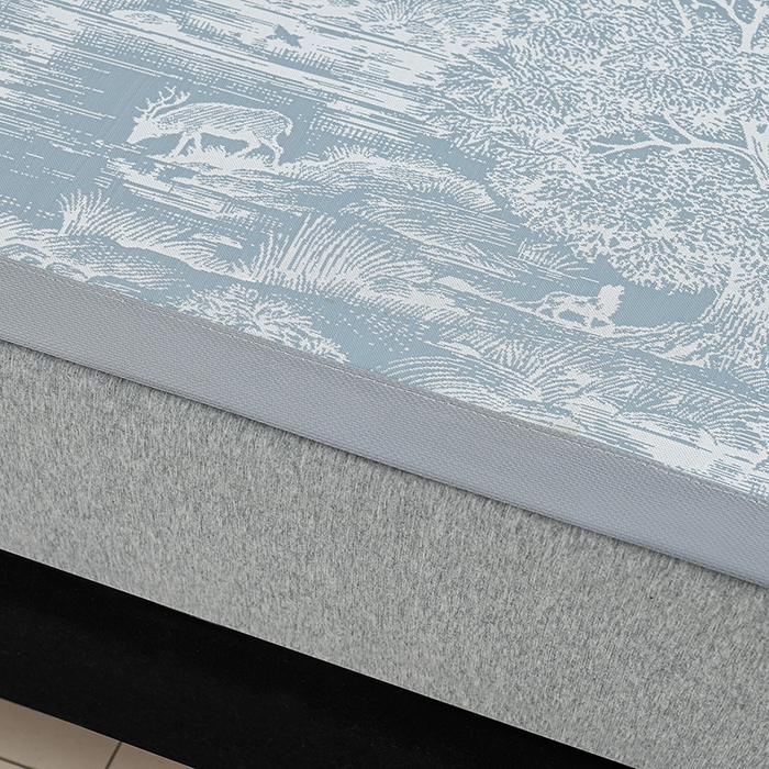 91家纺网 家纺一手货源 找家纺 锦逸家居 2026新款真PE聚乙烯高分子冰丝凉感凉席 林间秘境-蓝