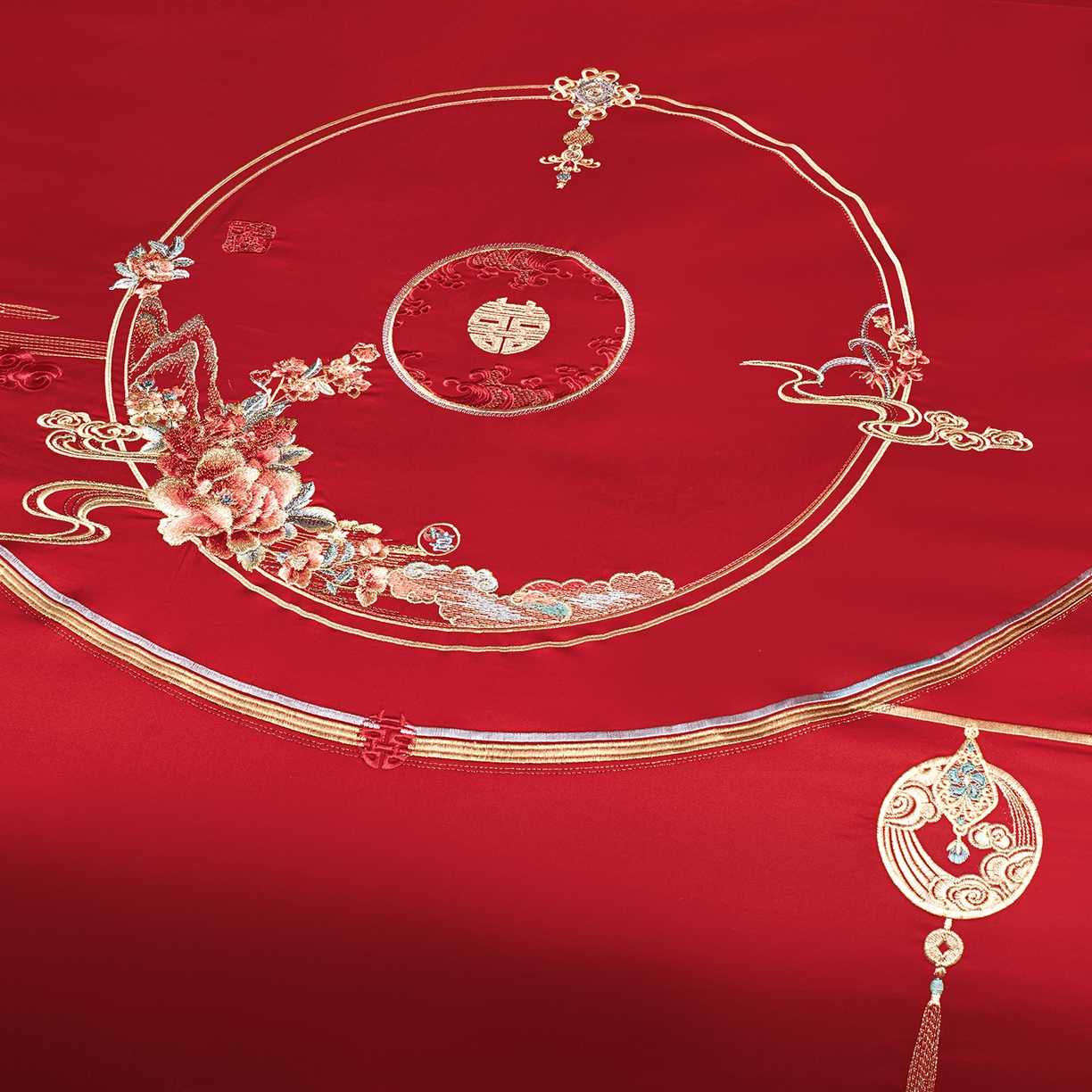 91家纺网 家纺一手货源 找家纺 柏拉图 2026新款长绒棉纯棉贡缎全工艺刺绣婚庆四件套多件套 团团圆圆