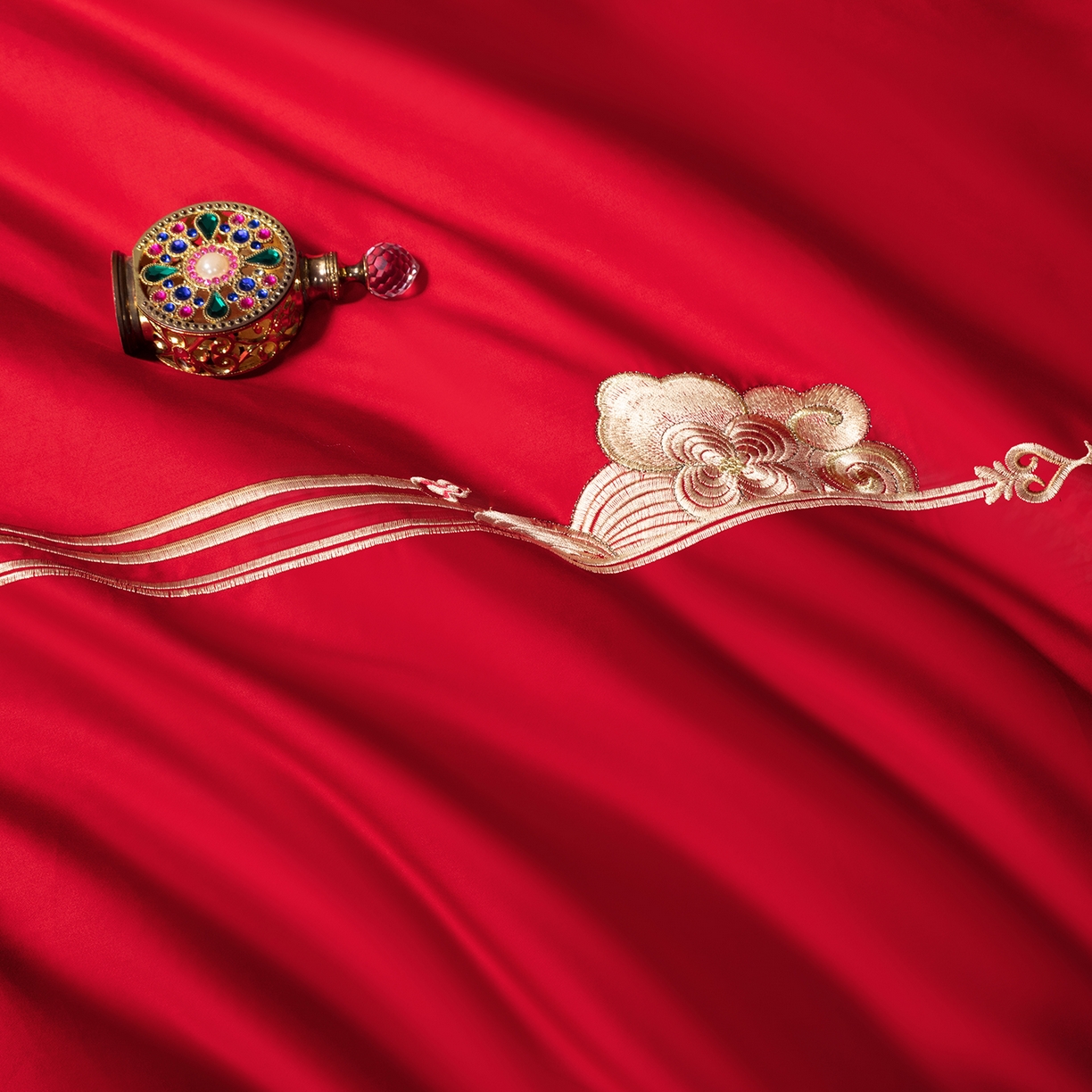 91家纺网 家纺一手货源 找家纺 柏拉图 2026新款长绒棉纯棉贡缎全工艺刺绣婚庆四件套多件套 喜运绵绵