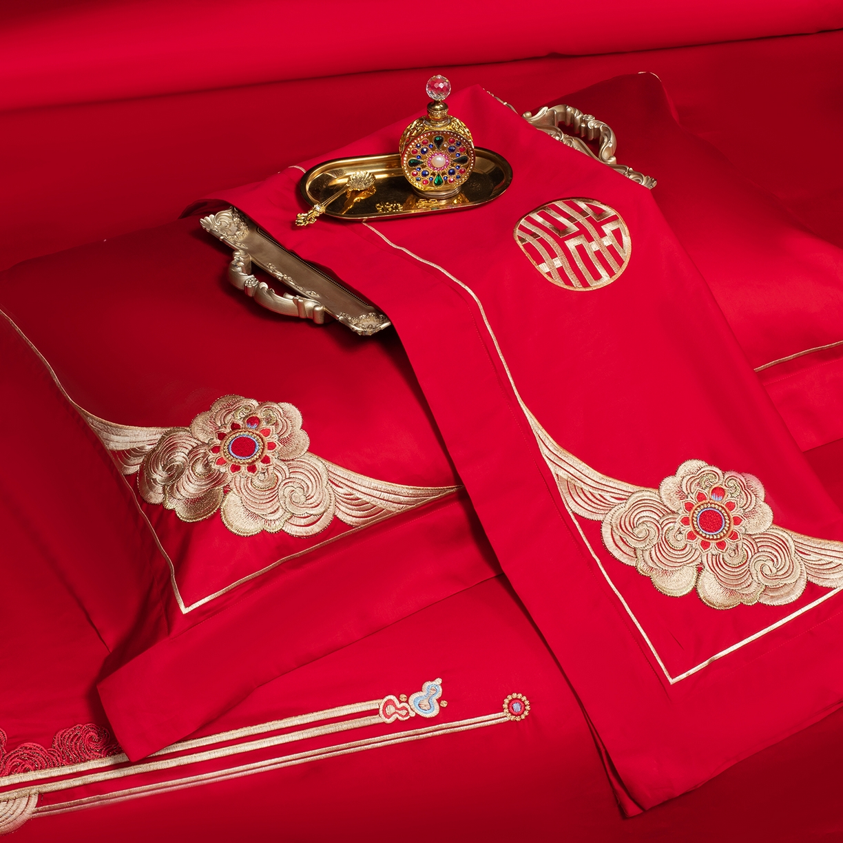 91家纺网 家纺一手货源 找家纺 柏拉图 2026新款长绒棉纯棉贡缎全工艺刺绣婚庆四件套多件套 喜运绵绵