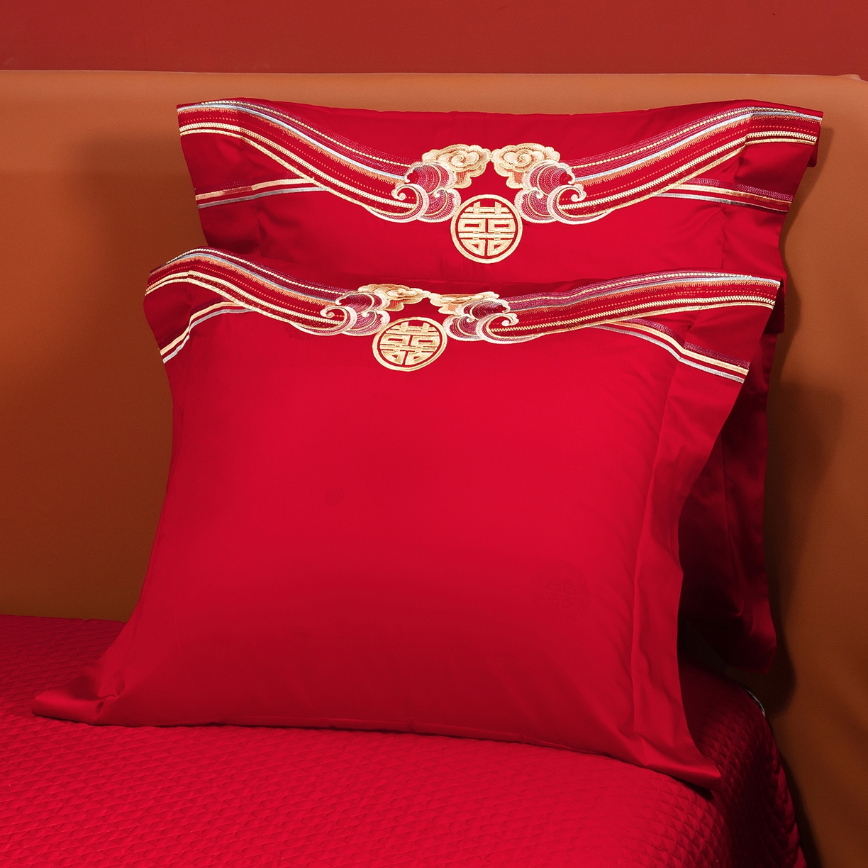 91家纺网 家纺一手货源 找家纺 柏拉图 2026新款长绒棉纯棉贡缎全工艺刺绣婚庆四件套多件套 喜运绵绵