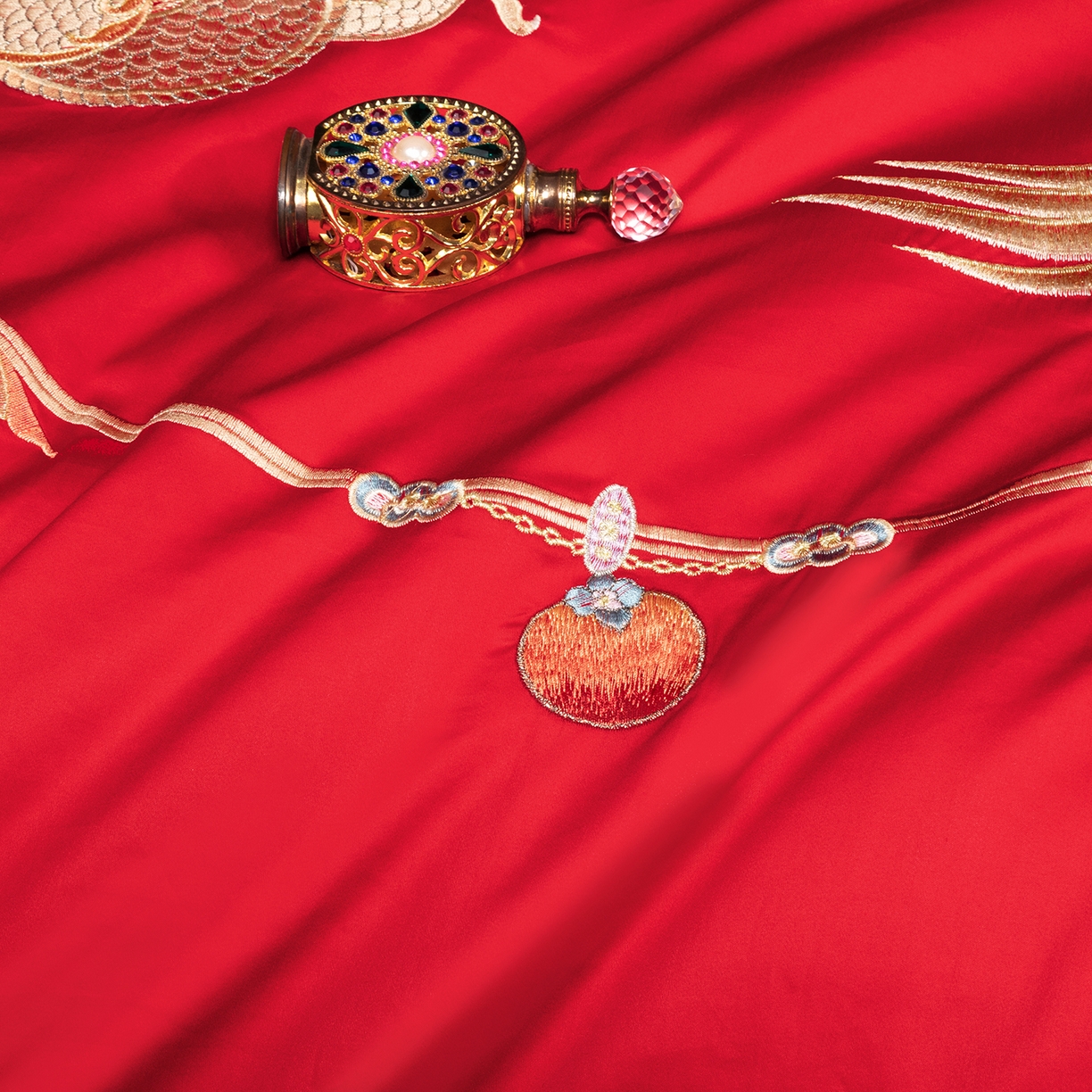 91家纺网 家纺一手货源 找家纺 柏拉图 2026新款长绒棉纯棉贡缎全工艺刺绣婚庆四件套多件套 缘定今生