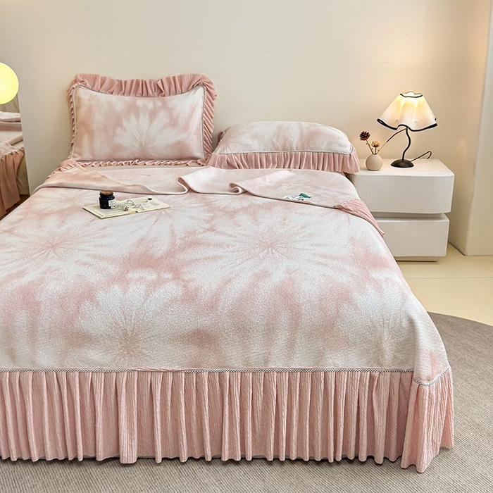 91家纺网 家纺一手货源 找家纺 锦逸家居 2026新款床裙款真PE冰丝凉席 花间密语