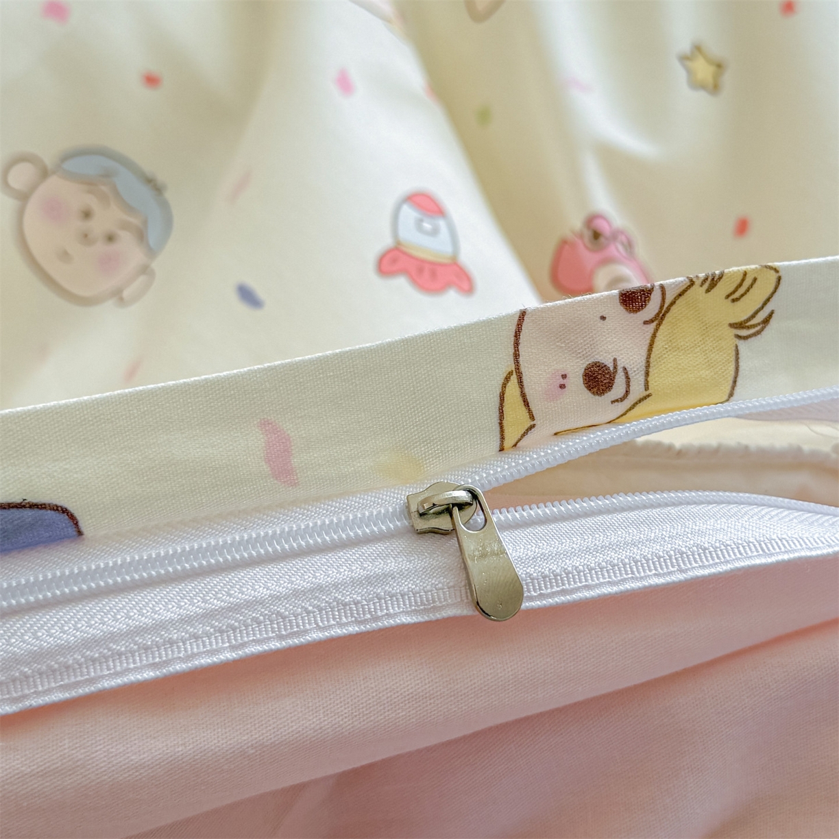 91家纺网 家纺一手货源 找家纺 优眠坊 2026春夏新款全棉印花四件套单品系列-单被套（预留缩水率） 糖果幼儿园-单被套