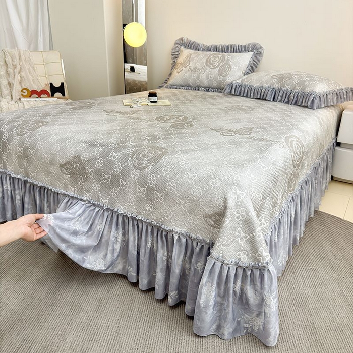 91家纺网 家纺一手货源 找家纺 锦逸家居 2026新款床裙款真PE冰丝凉席 花香丽影-浅灰