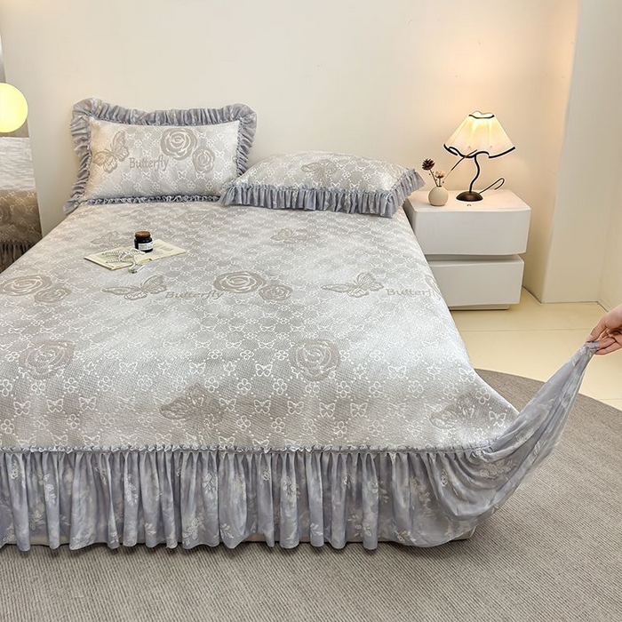 91家纺网 家纺一手货源 找家纺 锦逸家居 2026新款床裙款真PE冰丝凉席 花香丽影-浅灰