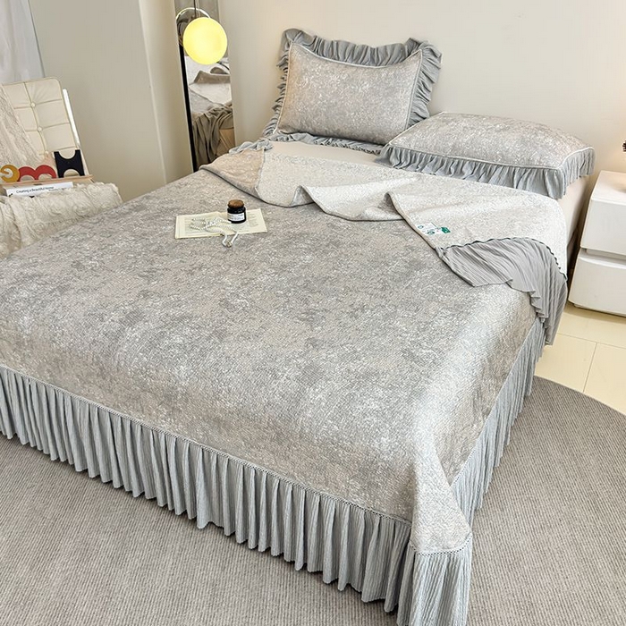 91家纺网 家纺一手货源 找家纺 锦逸家居 2026新款床裙款真PE冰丝凉席 欧陆风情-灰蓝