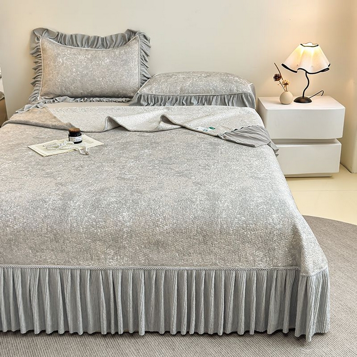 91家纺网 家纺一手货源 找家纺 锦逸家居 2026新款床裙款真PE冰丝凉席 欧陆风情-灰蓝