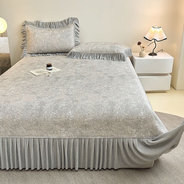 91家纺网 家纺一手货源 找家纺 锦逸家居 2026新款床裙款真PE冰丝凉席 欧陆风情-灰蓝